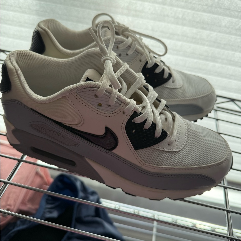 Nike Women's White and Black Air Max Sneakers